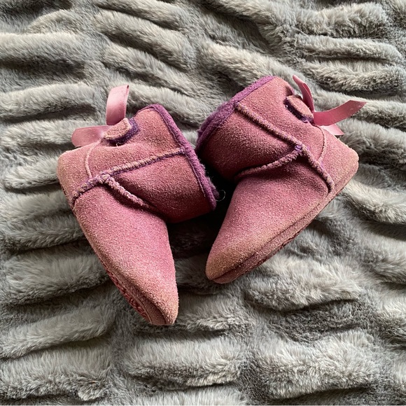 Ugg Purple Crib Booties - Picture 2 of 8